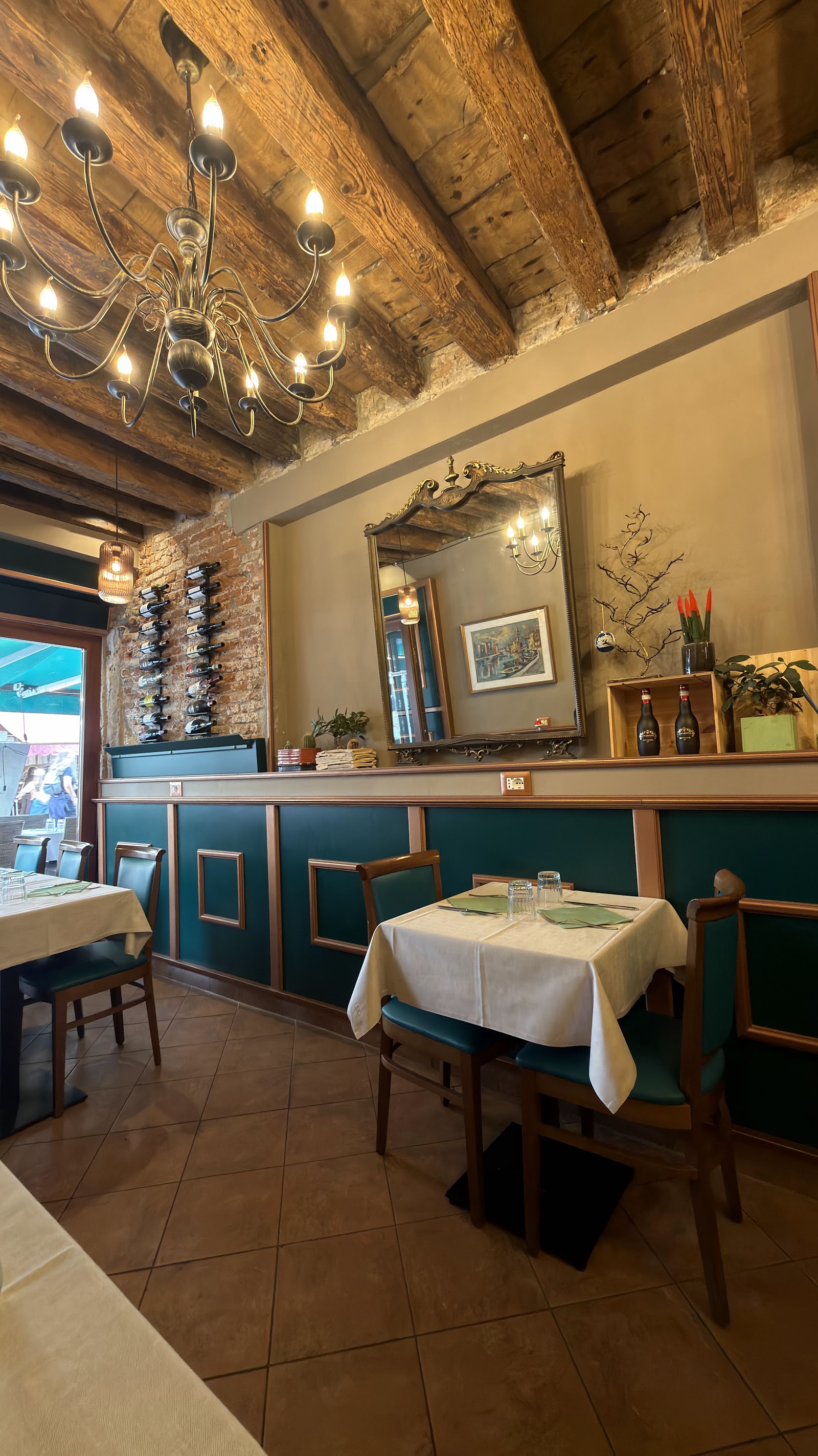 Sala interna della trattoria